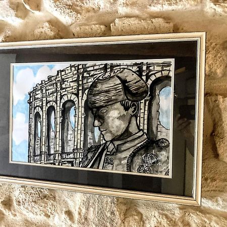 סן-ז'יל Immeuble 3 Apparts Centre Historique St Gilles Maisoncarreeconciergerie מראה חיצוני תמונה