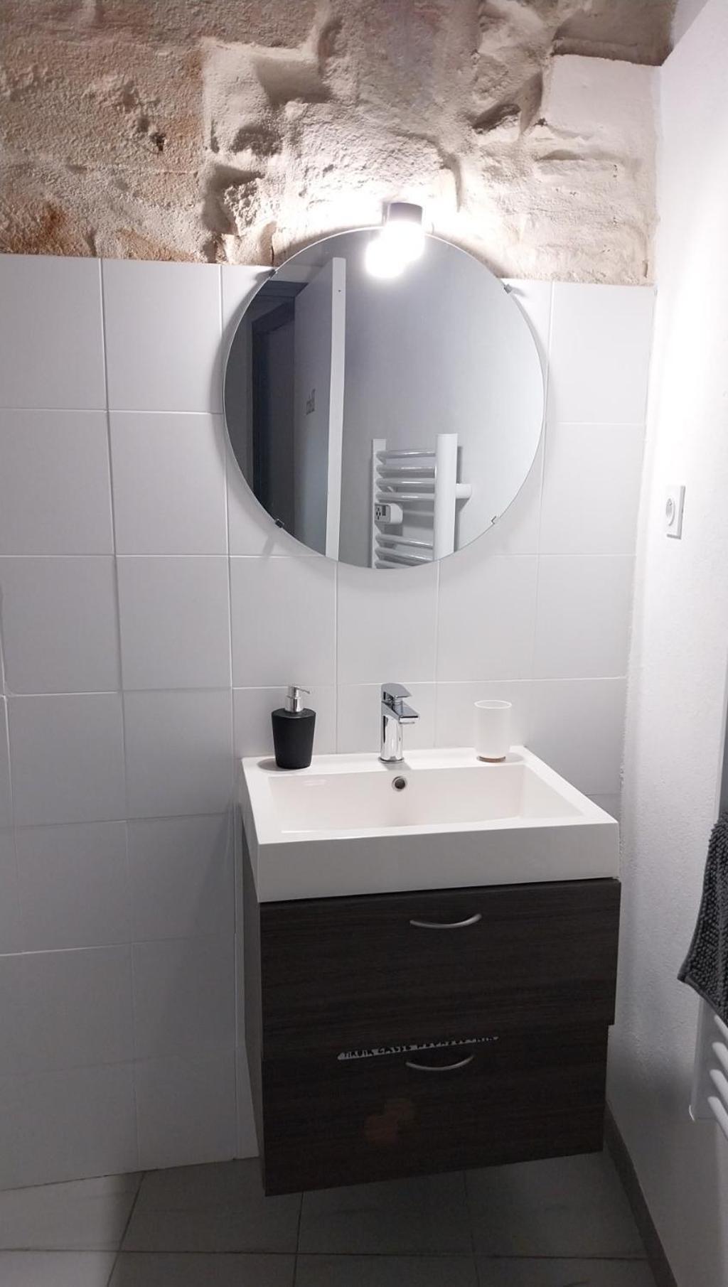 סן-ז'יל Immeuble 3 Apparts Centre Historique St Gilles Maisoncarreeconciergerie מראה חיצוני תמונה
