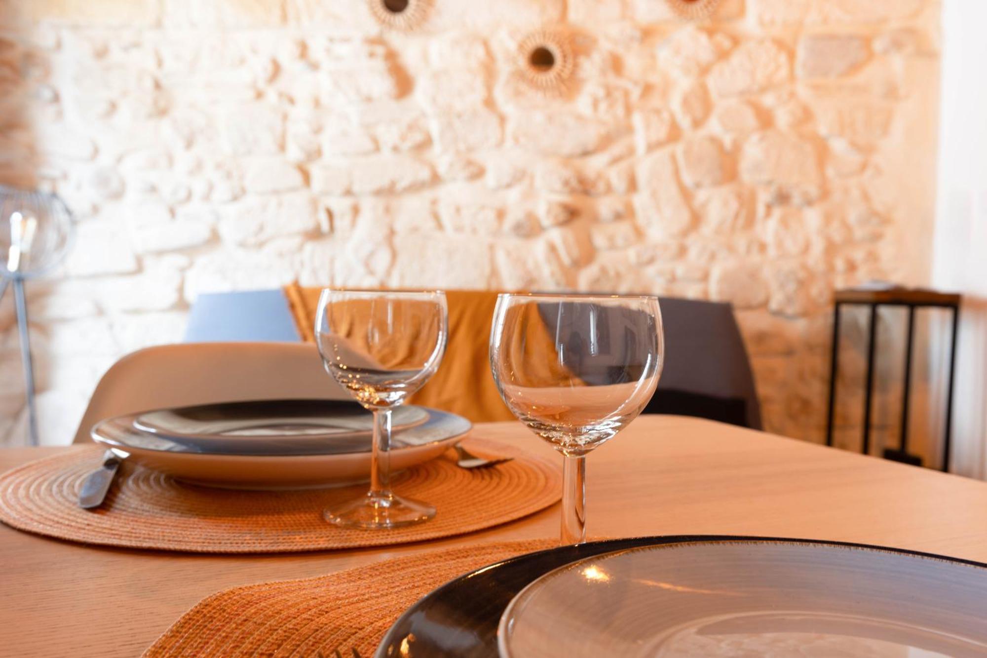 סן-ז'יל Immeuble 3 Apparts Centre Historique St Gilles Maisoncarreeconciergerie מראה חיצוני תמונה