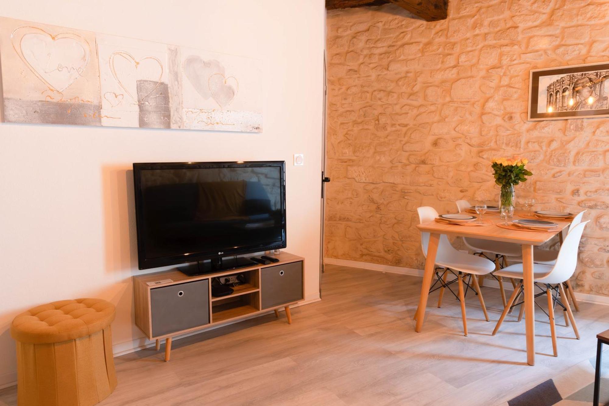 סן-ז'יל Immeuble 3 Apparts Centre Historique St Gilles Maisoncarreeconciergerie מראה חיצוני תמונה
