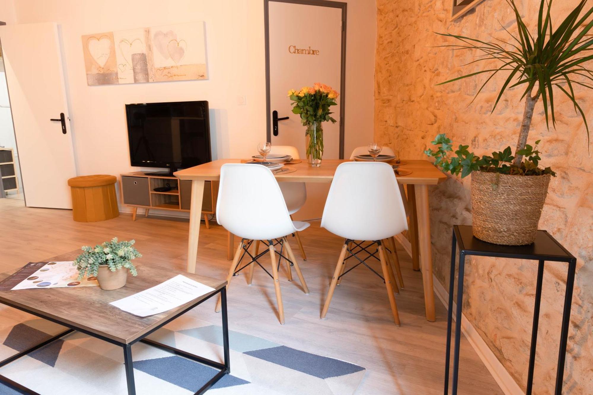 סן-ז'יל Immeuble 3 Apparts Centre Historique St Gilles Maisoncarreeconciergerie מראה חיצוני תמונה